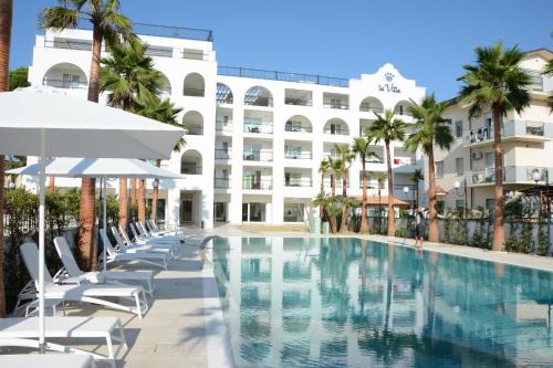Tortoreto Lido Apartment | Experience Residence La Villa: Oceanfront Bliss Awaits!