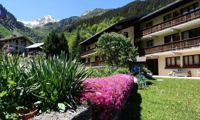 Areches Apartment | Family-Friendly Residence Le Cristol with Kitchen Amenities