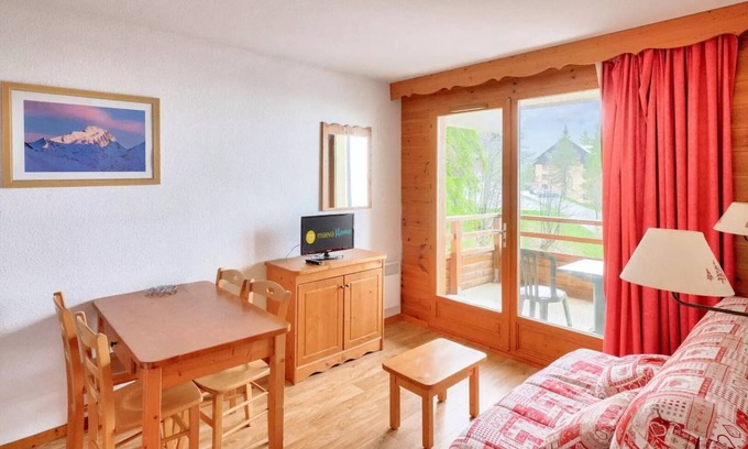 Puy-Saint-Vincent Apartment | Convenient 2 Room Apartment at Residence Le Hameau des Ecrins