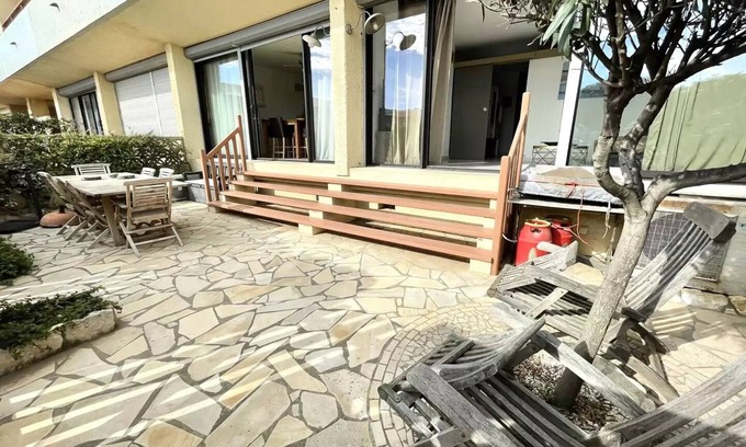 Port-la-Nouvelle Apartment | Residence Le Splendor - BACKGROUND: Air-conditioned T3 VASTE in the DRC with large terrace