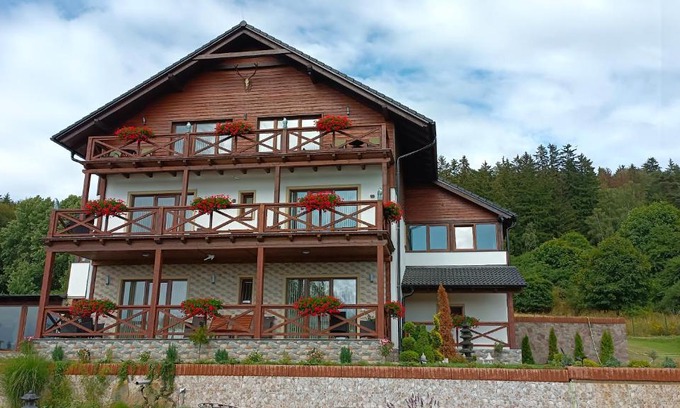 Marianske Lazne Hotel | Relax at Residence Leo: Private Pool & Oceanfront Views