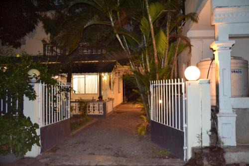 Mahebourg House | Pet-Friendly Residence Les Bambous with Breakfast & Great Reviews