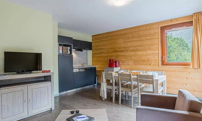 Vaujany Apartment | Inviting Residence Les Epinettes - Cozy Studio for 2 Guests