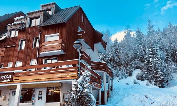 Le Pleynet Apartment | Guest Rated 10/10: Residence Les Seracs with Kitchen & Accessibility