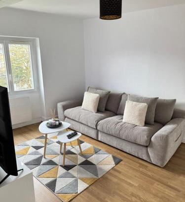 Vancia - Crepieux Apartment | Bright 2-Room Apartment: Guest Rated 10/10 Experience
