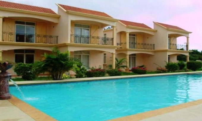 Mont Choisy Villa | Cozy Residence Mon Choisy with Oceanfront Pool Access
