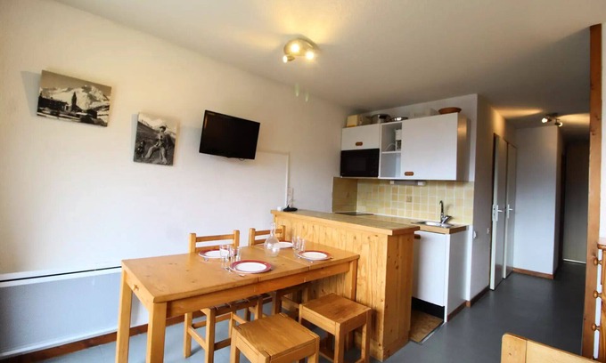 Lanslevillard Apartment | Residence Near Du Bois - 2 Rooms for 4 People