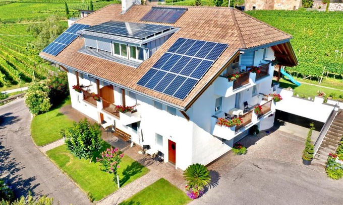 Termeno Sulla Strada del Vino Apartment | Pet-Friendly Residence Nesslerheim with Ocean Views