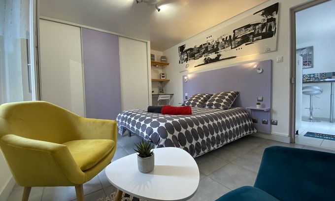 La Roche-sur-Yon Apartment | Cozy Residence Pierre Francois Apartment with Ocean View