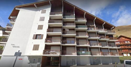 Saint-Sorlin-d'Arves Apartment | Premium Stay at Residence Pierre Aigue - 9.3/10 Rating