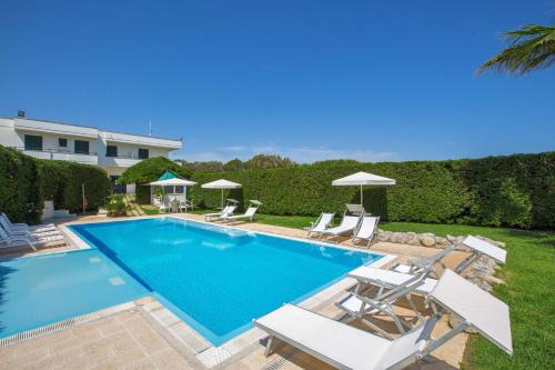 Torre Specchia Ruggeri Apartment | Residence Punta Cassano: Poolside Bliss by the Beach