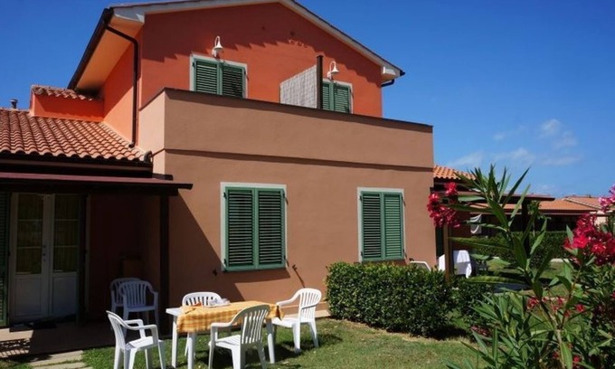 Vada House | Discover Vrbo Property: Comfort with Pool & Pet-Friendly Perks