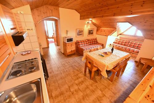 Valdidentro Apartment | Pet-Friendly Residence Raethia Near Bormio and Livigno