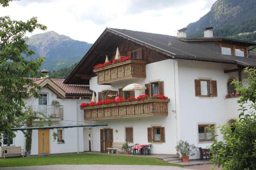 Tesimo Apartment | Discover Residence Rebgut: Guest Rated 8.7/10