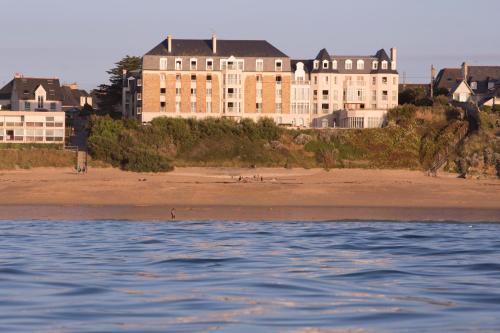 Saint-Ideuc Apartment | Elegant Residence Reine Marine with Oceanfront Views