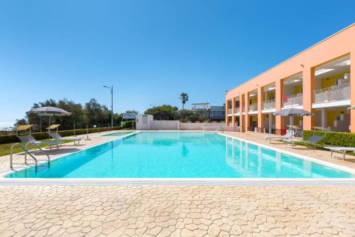 Torre Specchia Ruggeri Apartment | Oceanfront Residence Solaris: Pet-Friendly Retreat Awaits