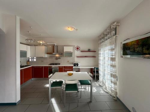 Old Town Apartment | Beachside Residence Stefania: Family & Pet Friendly Retreat