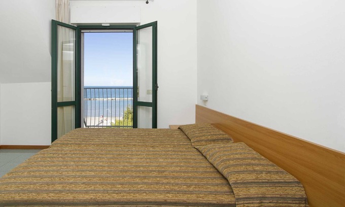 Cupra Marittima Apartment | Cozy Residence Stella Marina: Oceanfront Three-Room Escape