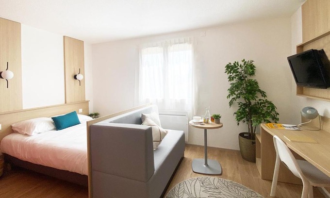 Merignac Apartment | Budget-Friendly Stay at Residence Sweetly Isatis