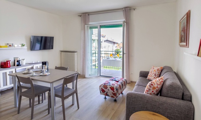 Arona Apartment | Discover Residence The Camellia Wheel 24 with Spa & Breakfast