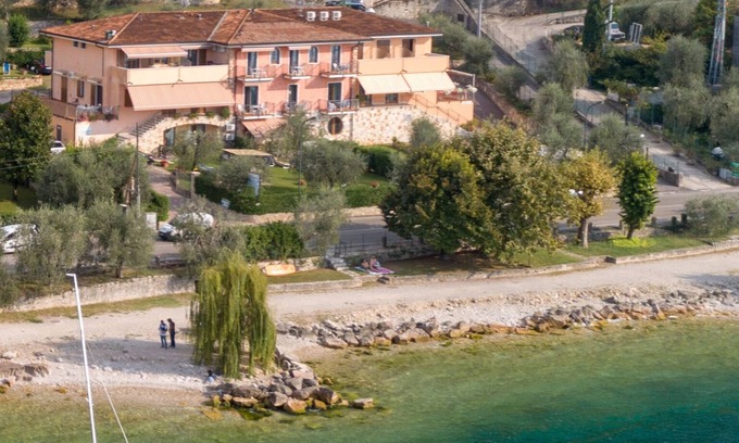 Brenzone sul Garda Apartment | Lakefront Suite with Terrace at Residence Villa Margherita