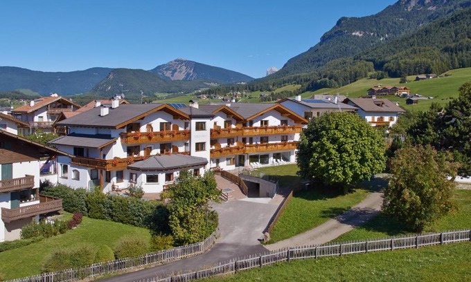 Kastelruth Apartment | Relax at Residence Viktoria: Top-Rated with Pool & Hot Tub
