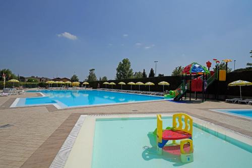 San Benedetto di Lugana Resort | Relaxing Oceanfront Retreat at Residence Villaggio Tiglio