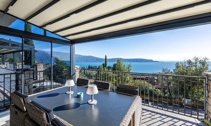 Pulciano Apartment | Discover Residence Virgilio Blue: Pet-Friendly Retreat