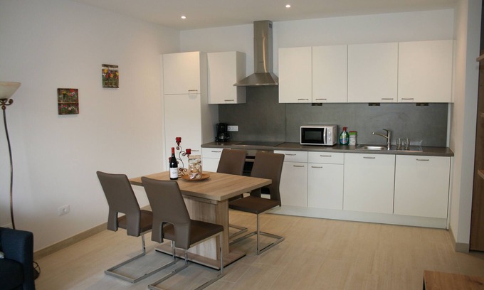 Nalles Apartment | Modern Residence Weinberg 8: Guest Rated 10/10 Getaway