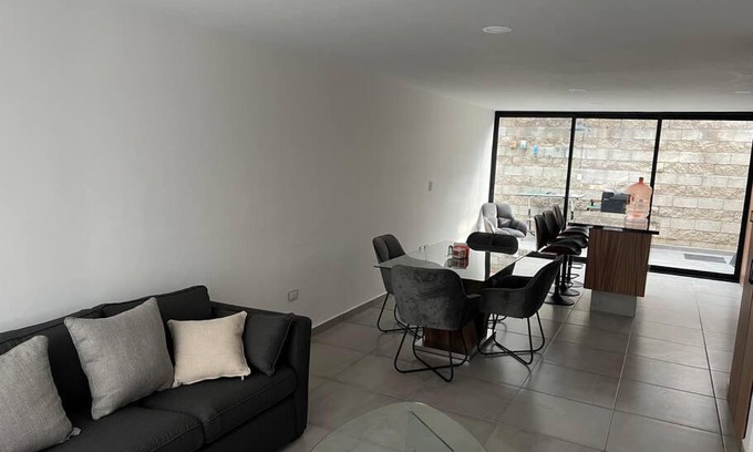 Cuautlancingo House | Pet-Friendly Comfort at Residencia for Families and Guests