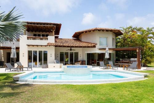 Punta de Mita House | Villa Palmas: Relax by the Pool in Style and Comfort