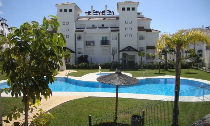 San Luis de Sabinillas Apartment | Inviting Apartment for 6 in Manilva - Residencial Duquesa