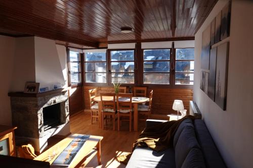 Formigal Apartment | Family-Friendly STONE with Covered Garage & Unique Storage