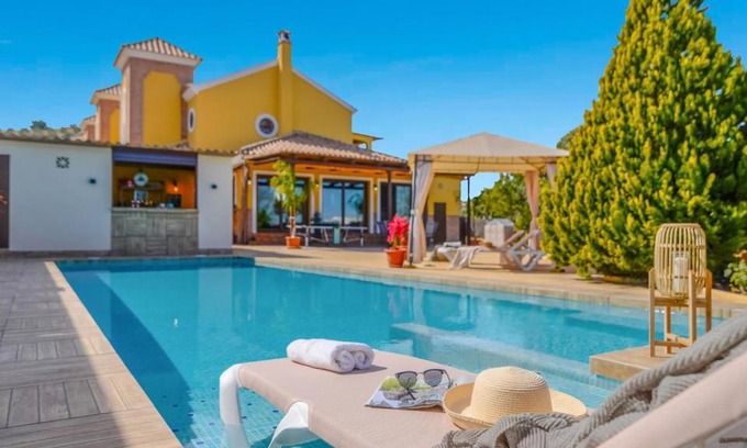 Puente Genil House | Idyllic Residencial Las Torrecillas with Private Pool