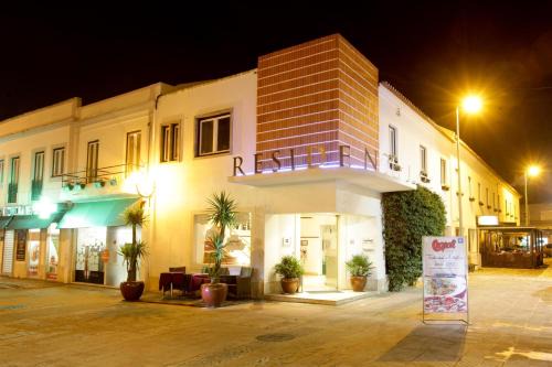 Costa de Caparica Hotel | Family-Friendly Stay at Residencial Mar e Sol with Dining