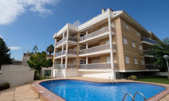 Alcanar Apartment | Guest Rated 10/10: Residencial Mar I with Oceanfront Pool