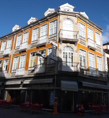 Vila Real Bed & Breakfast | Family-Friendly Residencial Real - Antiga Rosas Getaway