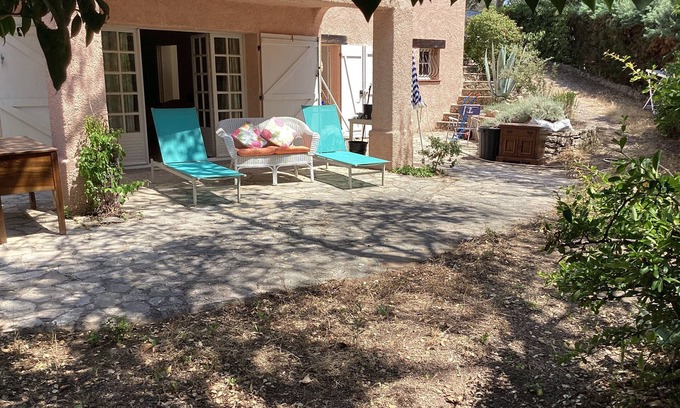 Boulouris-sur-Mer Apartment | Garden-Level Villa with Ocean View – Beach Within Reach!