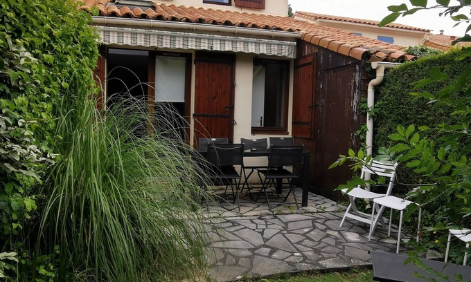 Vaux-sur-Mer House | Cozy Home for 4 with Garden, Steps from the Beach