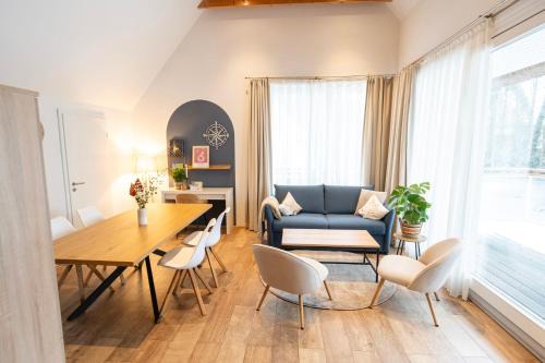 Bad Zwischenahn Apartment | Himmelsträumer Penthouse: Pool, Sauna & Pet Friendly Escape
