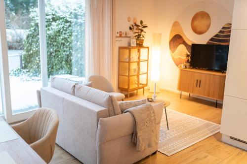 Bad Zwischenahn Apartment | Experience Residenz Lichtermeer: Seeterrasse & Sauna Bliss