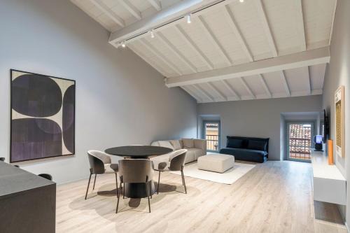 Brescia Antica Apartment | Residenza 56 - Brescia City - by HOST4U