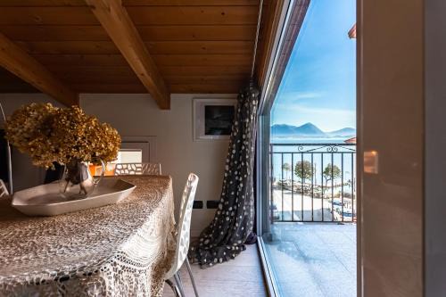 Feriolo House | Scenic Lakeside Retreat at Residenza a Schiera Feriolo