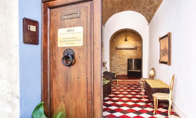 San Gimignano City Centre Hotel | Elegant Stay at Residenza D'Epoca Palazzo Buonaccorsi