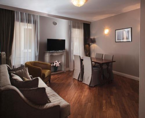 San Marco Apartment | Enchanting Residenza Ducato Corte Contarina with Hot Tub