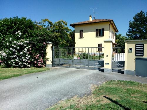 Castel Maggiore Apartment | Discover Residenza Gavioli: Pet-Friendly Getaway