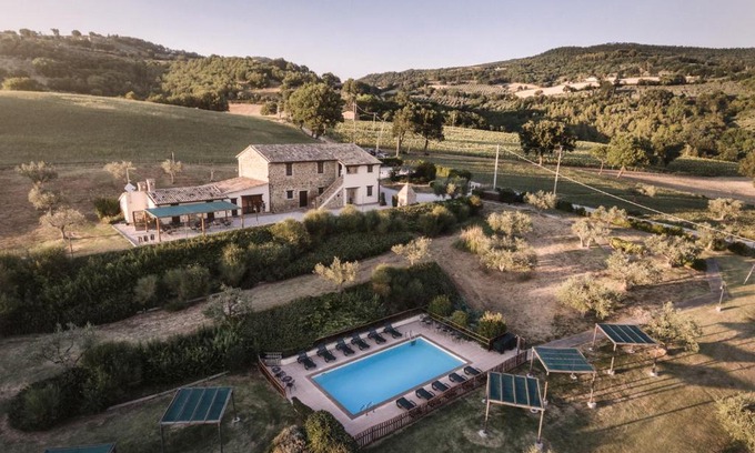 Assisi Apartment | Pet-Friendly Residenza Il Falchetto with Ocean Views
