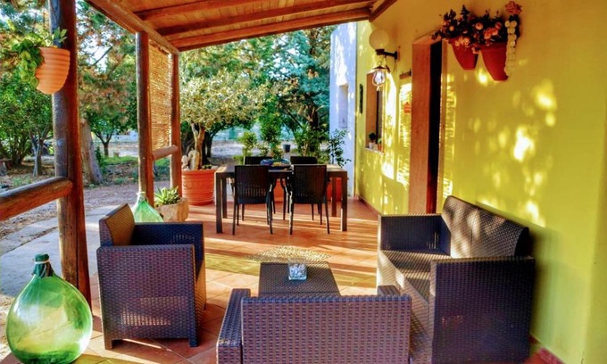 Mesagne House | Residenza.KM2: Pet & Child-Friendly Retreat with Top Ratings