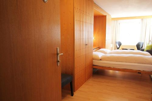 Sils-Maria Apartment | Cozy Residenza Lagrev: Pet-Friendly Retreat with Pool