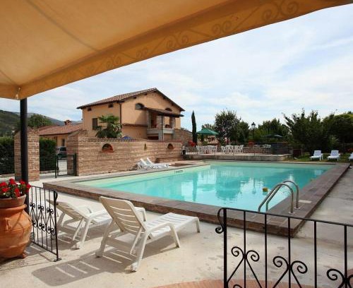 Fossato di Vico House | Guest-Favorite Residenza Le Querce: Pool & Kitchen Access